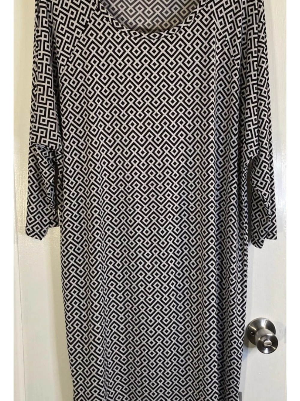 MICHAEL Michael Kors Black and White Geometric Long Sleeve Shift Dress